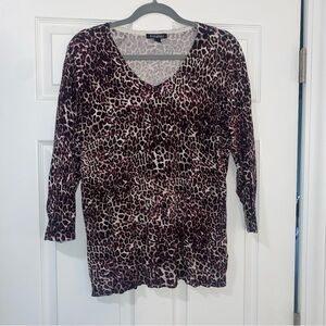 Roz & Ali Leopard Print V-Neck Top
